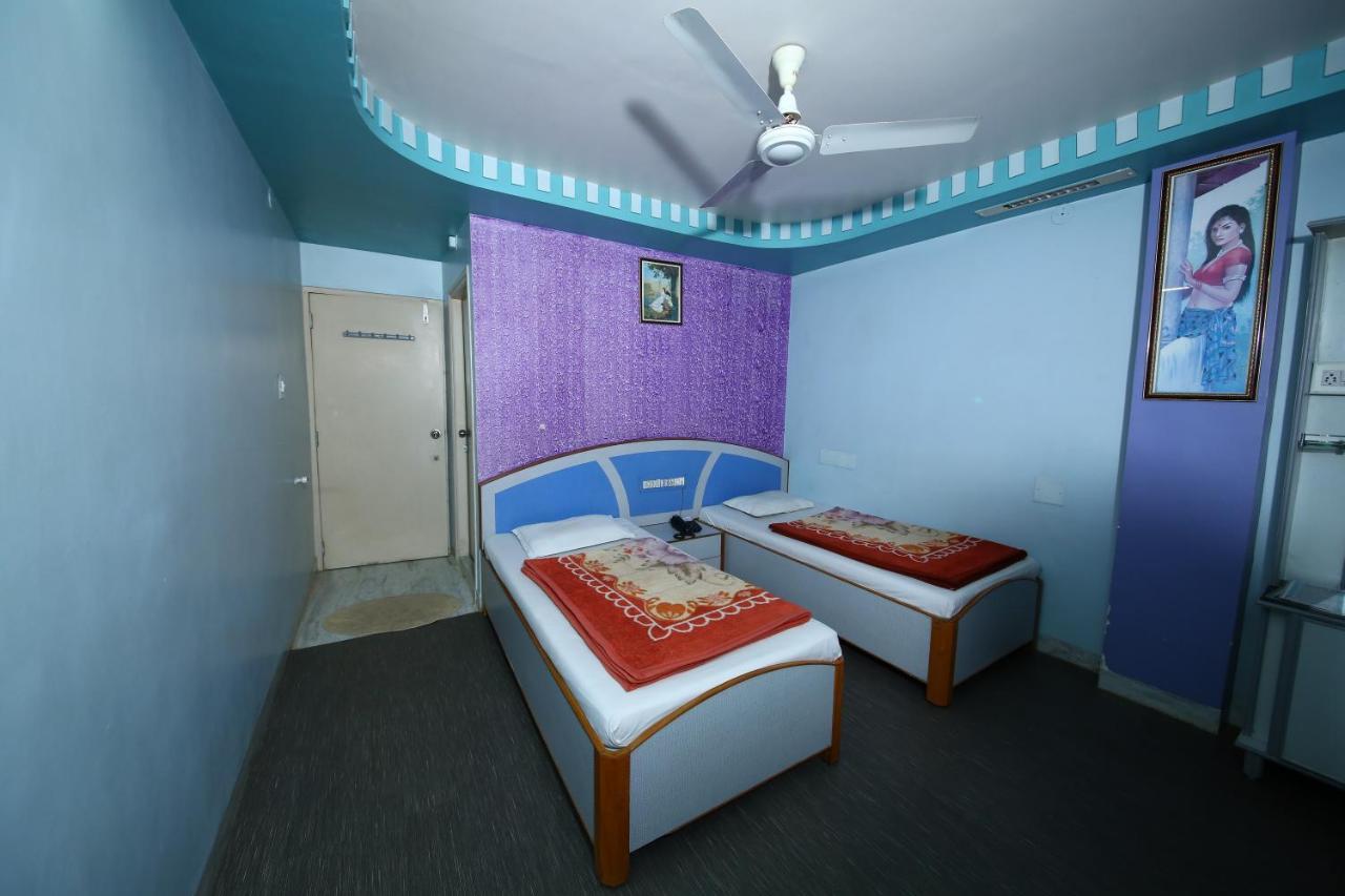 Hotel Darshan Amreli Exteriör bild