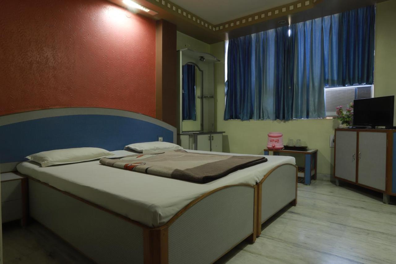 Hotel Darshan Amreli Exteriör bild